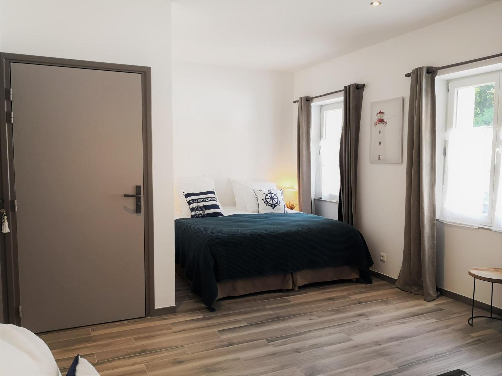 Hotel Les 7 Sources LʼIsle-Adam Camera foto